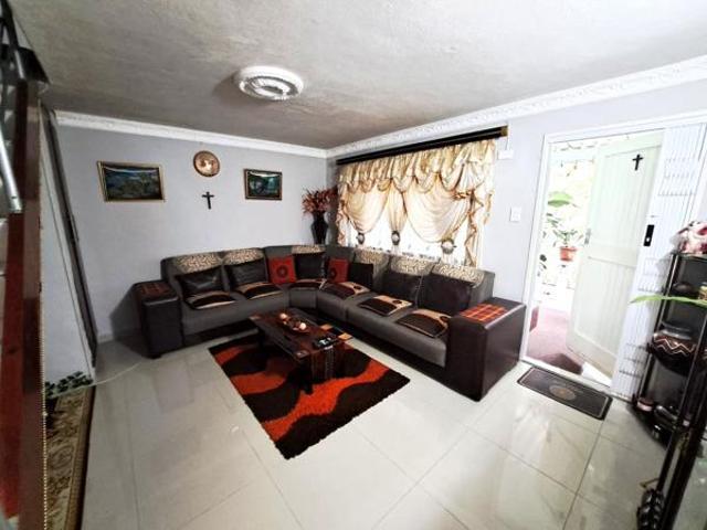 Townhouse for sale in Seaview, Kwazulu-natal