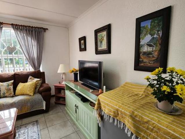 Townhouse for rent in Jeffreys Bay, Kouga Local Municipality