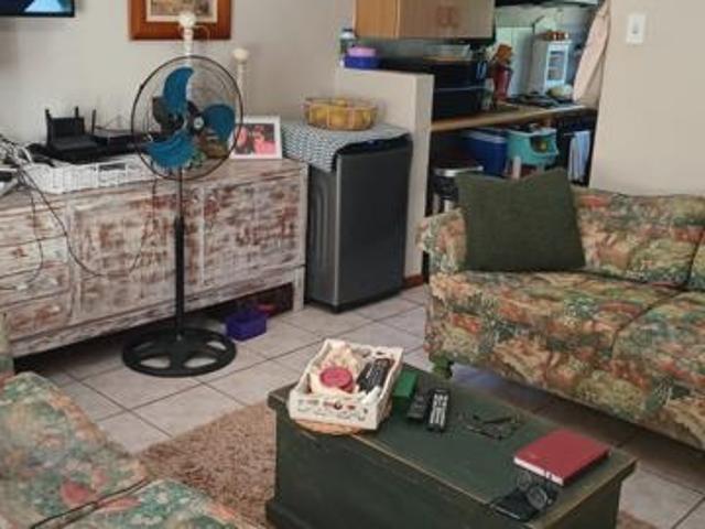 Townhouse for rent in Jeffreys Bay, Kouga Local Municipality