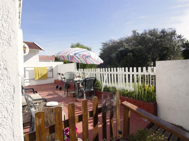 Townhouse for sale in Jeffreys Bay
