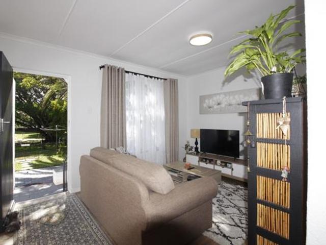 Townhouse for sale in Jeffreys Bay, Kouga Local Municipality
