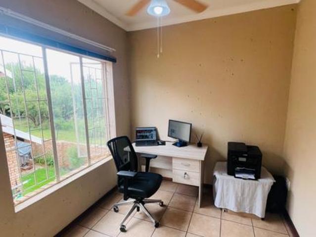Townhouse for sale in Dr Kenneth Kaunda, North West