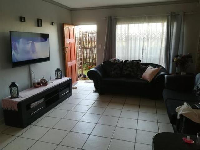 Townhouse for sale in Dr Kenneth Kaunda, North West
