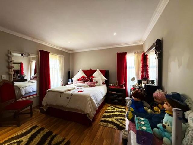 Townhouse for sale in Dr Kenneth Kaunda, North West