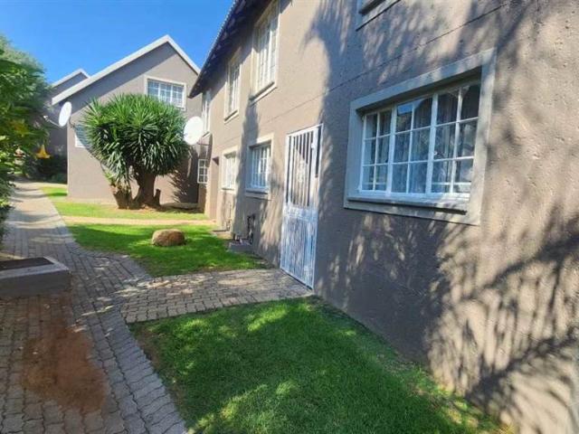 Townhouse for sale in Vosloorus, Gauteng