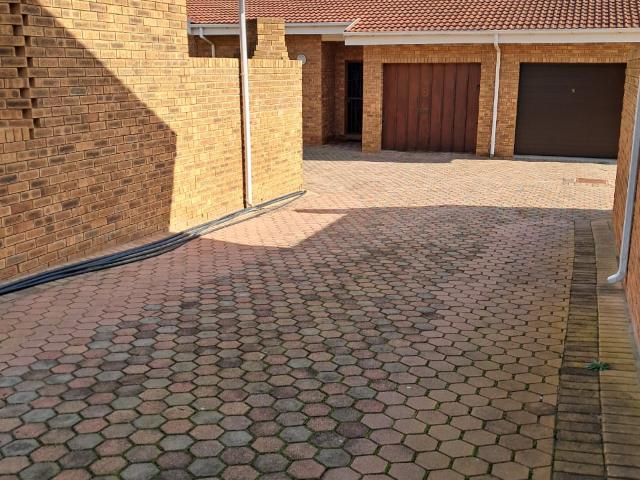 Townhouse for sale in Groot Brak Rivier, Western Cape