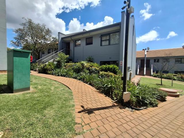 Townhouse for sale in Bedfordview, City of Ekurhuleni Metropolitan Municipality