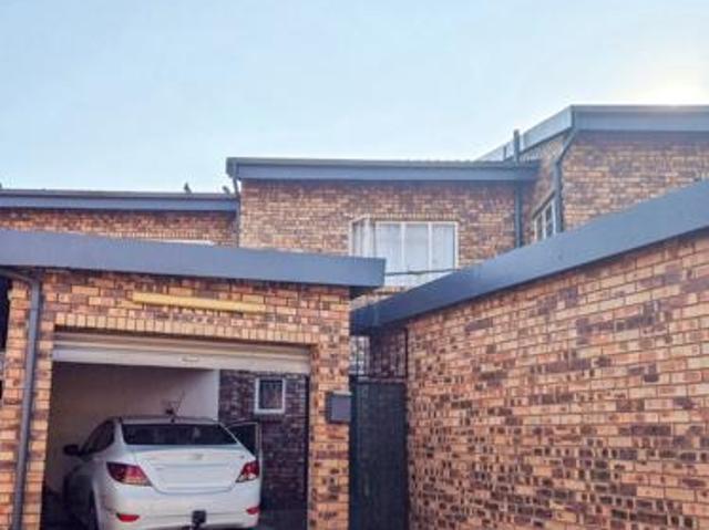 Townhouse for rent in Jansenpark, City of Ekurhuleni Metropolitan Municipality