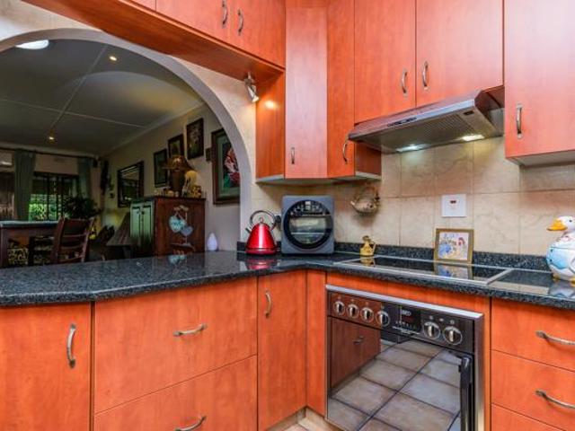 Townhouse for sale in Seaview, Kwazulu-natal