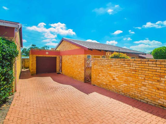 Townhouse for sale in Nooitgedacht, Gauteng