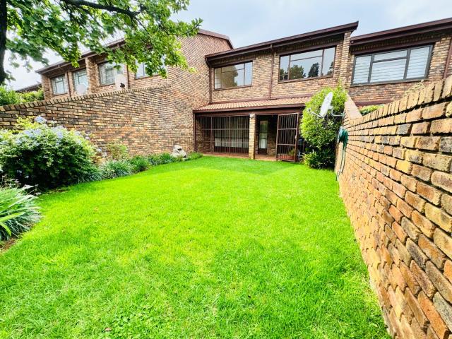 Townhouse for rent in Roodepoort, City of Johannesburg Metropolitan Municipality