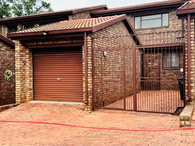 Townhouse for rent in Nooitgedacht, Gauteng