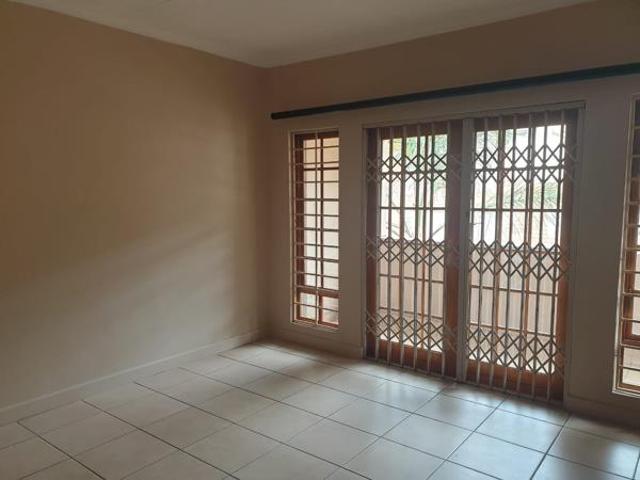 Townhouse for rent in Waterkloof, Gauteng