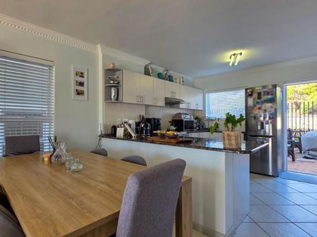 Townhouse for sale in Cape Town, Western Cape