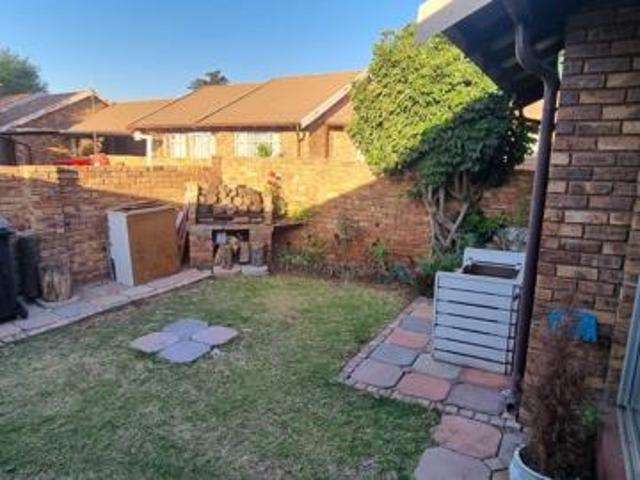 Townhouse for rent in Ekurhuleni, Gauteng