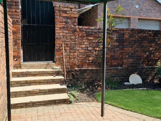 Townhouse for rent in Kempton Park, City of Ekurhuleni Metropolitan Municipality