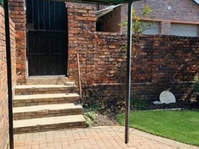 Townhouse for rent in Jansenpark, City of Ekurhuleni Metropolitan Municipality