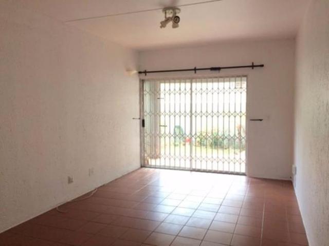 Townhouse for rent in Vosloorus, Gauteng