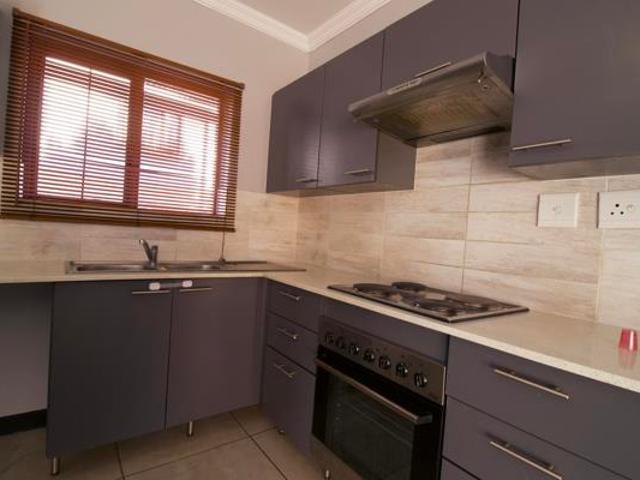 Townhouse for rent in Vosloorus, Gauteng