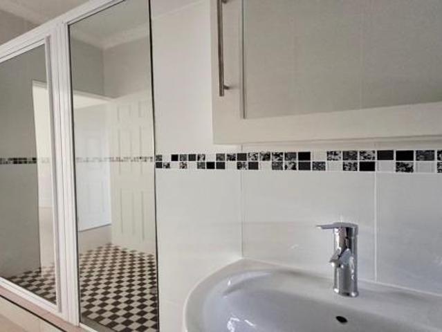 Townhouse for rent in Seaview, Kwazulu-natal