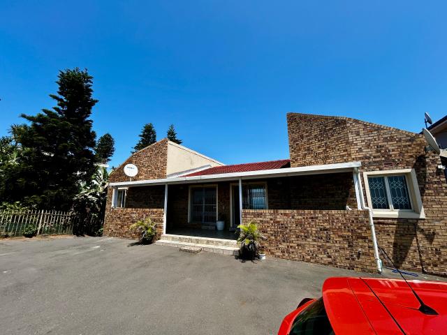 Townhouse for rent in Seaview, Kwazulu-natal