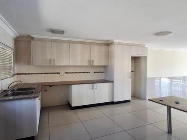 Townhouse for rent in Seaview, Kwazulu-natal