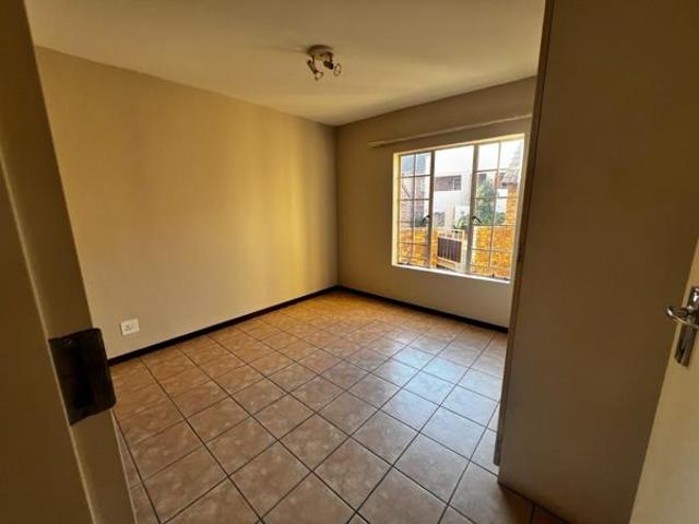 Townhouse for rent in Waterkloof, Gauteng