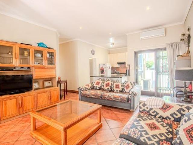 Townhouse for rent in Waterkloof, Gauteng