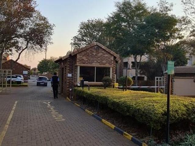 Townhouse for rent in Waterkloof, Gauteng