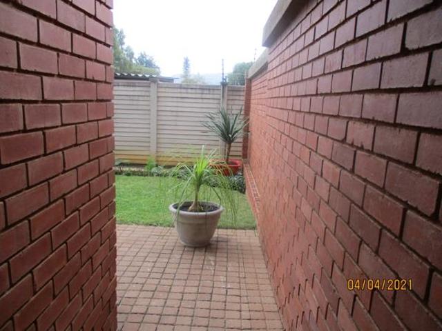 Townhouse for rent in Waterkloof, Gauteng