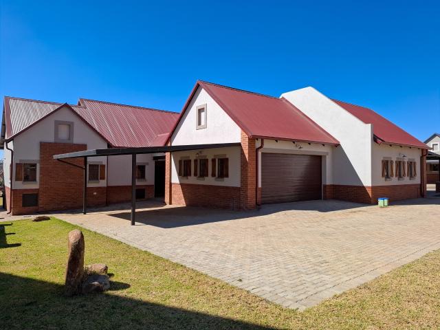 Townhouse for rent in Waterkloof, Gauteng