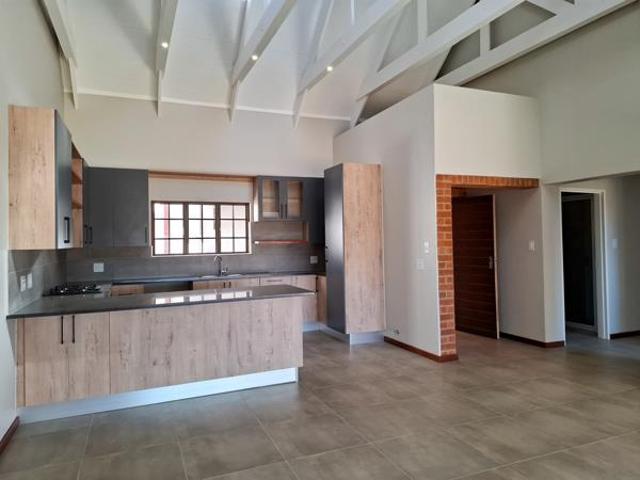 Townhouse for rent in Waterkloof, Gauteng