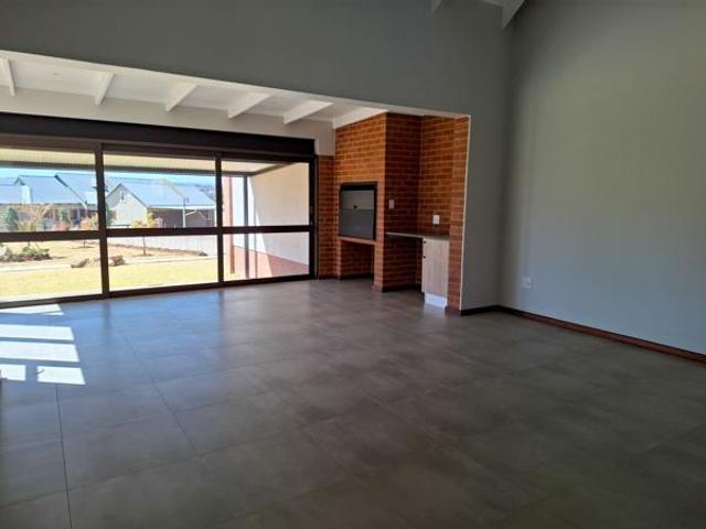Townhouse for rent in Waterkloof, Gauteng