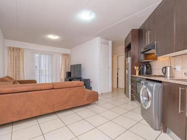 Townhouse for rent in Vosloorus, Gauteng