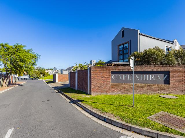 Townhouse for sale in Brackenfell, City of Cape Town