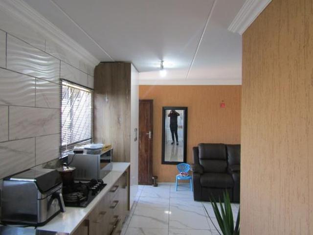 Townhouse for rent in Vosloorus, Gauteng