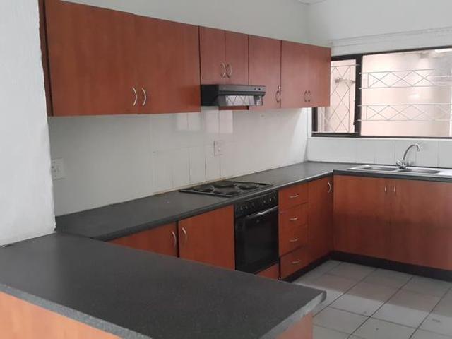 Townhouse for rent in Seaview, Kwazulu-natal