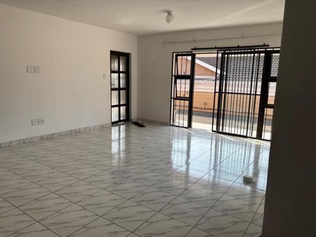Townhouse for rent in Mount Moreland, Kwazulu-natal