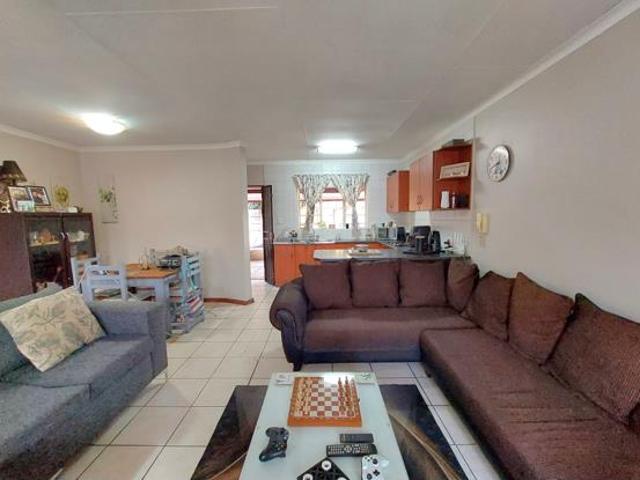 Townhouse for sale in Hartbeespoort Dam Nature Reserve, North West