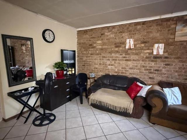 Townhouse for sale in Hartbeespoort Dam Nature Reserve, North West