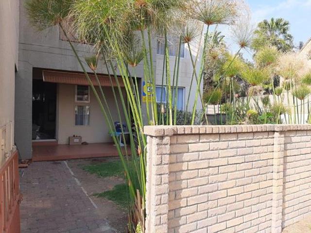 Townhouse for rent in Vosloorus, Gauteng