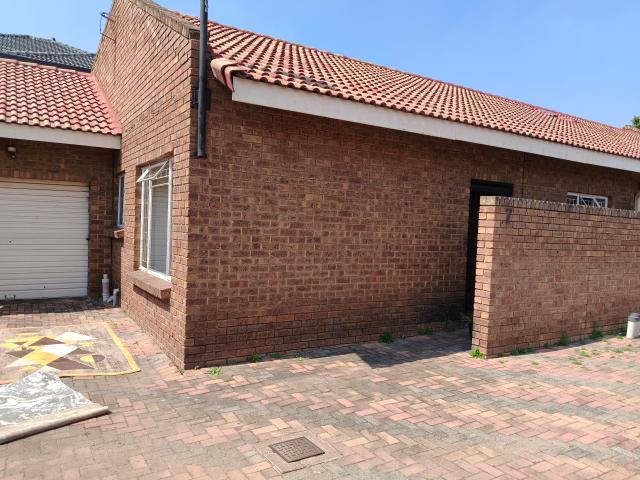 Townhouse for sale in Bronkhorstspruit, Gauteng