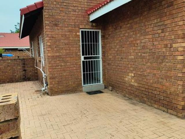 Townhouse for sale in Waterkloof, Gauteng