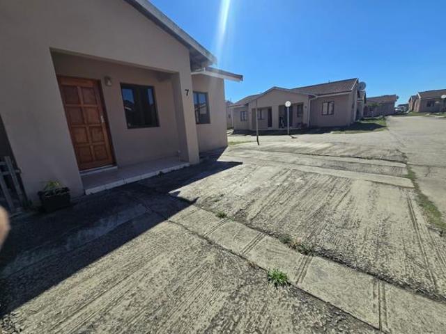 Townhouse for rent in Seaview, Kwazulu-natal