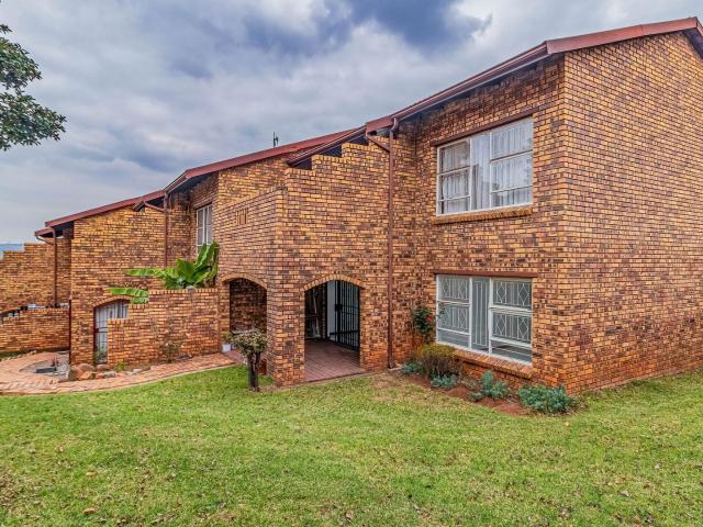 Townhouse for sale in Vosloorus, Gauteng
