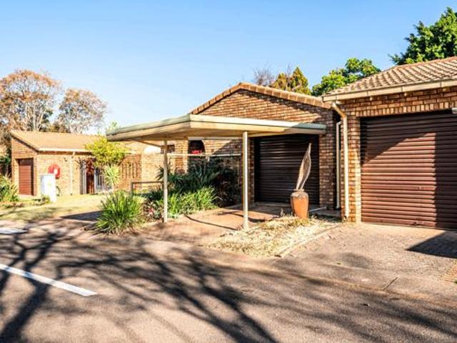 Townhouse for rent in Waterkloof, Gauteng