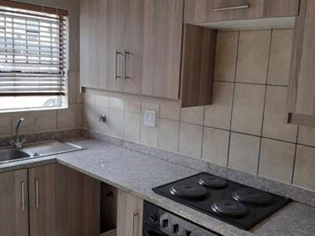 Townhouse for rent in Vosloorus, Gauteng