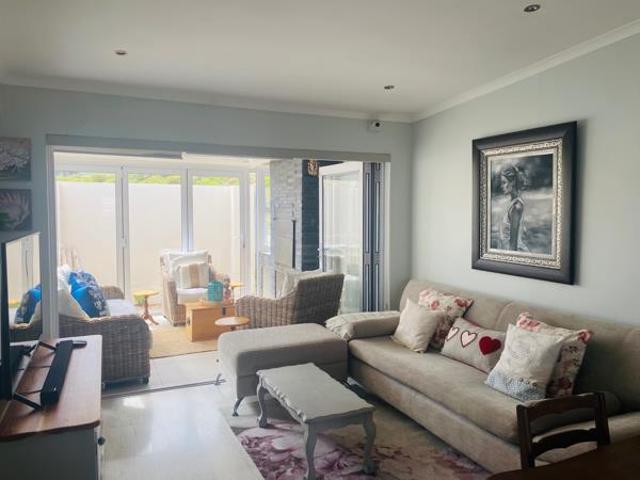 Townhouse for rent in Cape Town, Western Cape