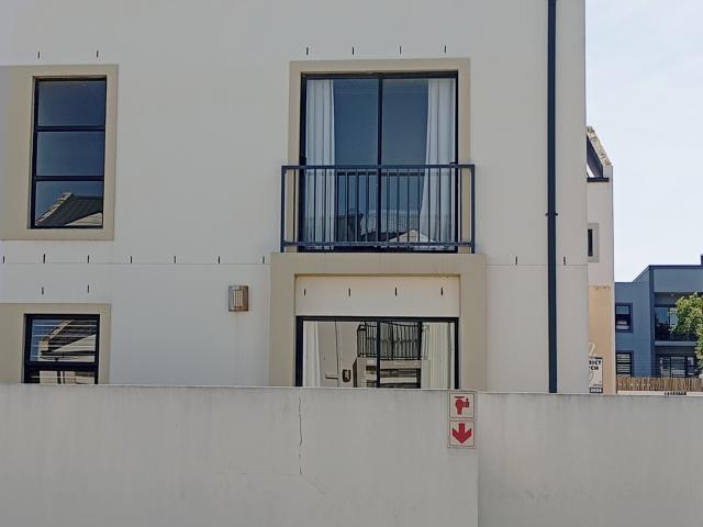 Townhouse for rent in Burgundy Estate, City of Cape Town