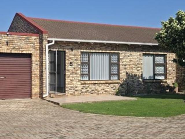 Townhouse for sale in Jeffreys Bay, Kouga Local Municipality